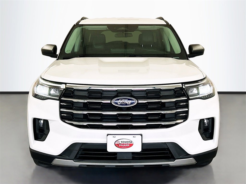 Used 2025 Ford Explorer Active w/ Active Comfort Package image 2