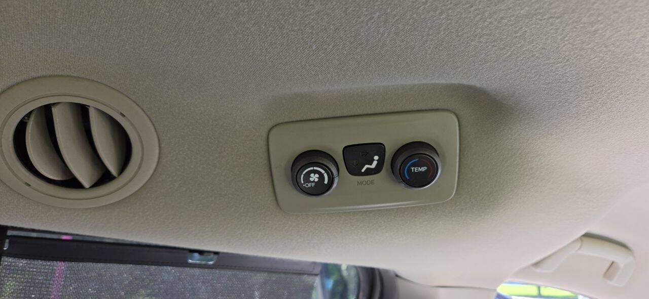 Used 2011 Toyota Sienna LE FWD image 39