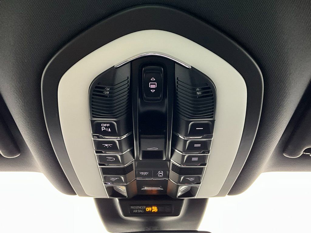 Used 2022 Porsche Macan AWD/4WD image 13