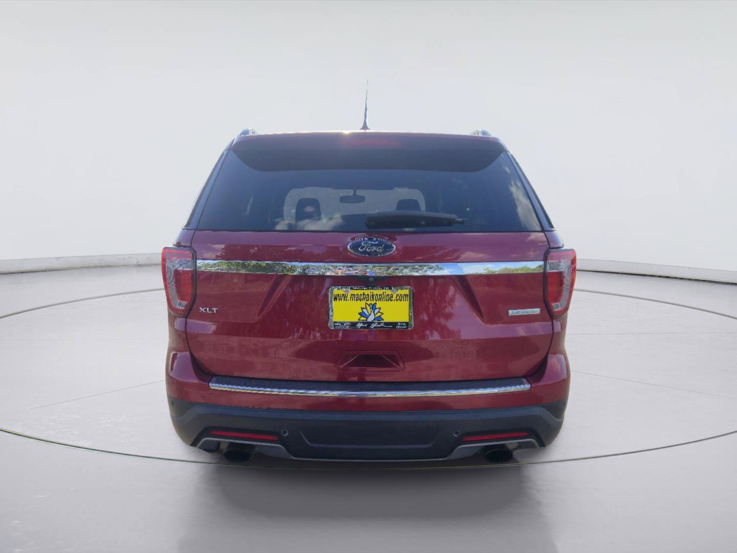 Used 2018 Ford Explorer XLT w/ Equipment Group 202A FWD image 4