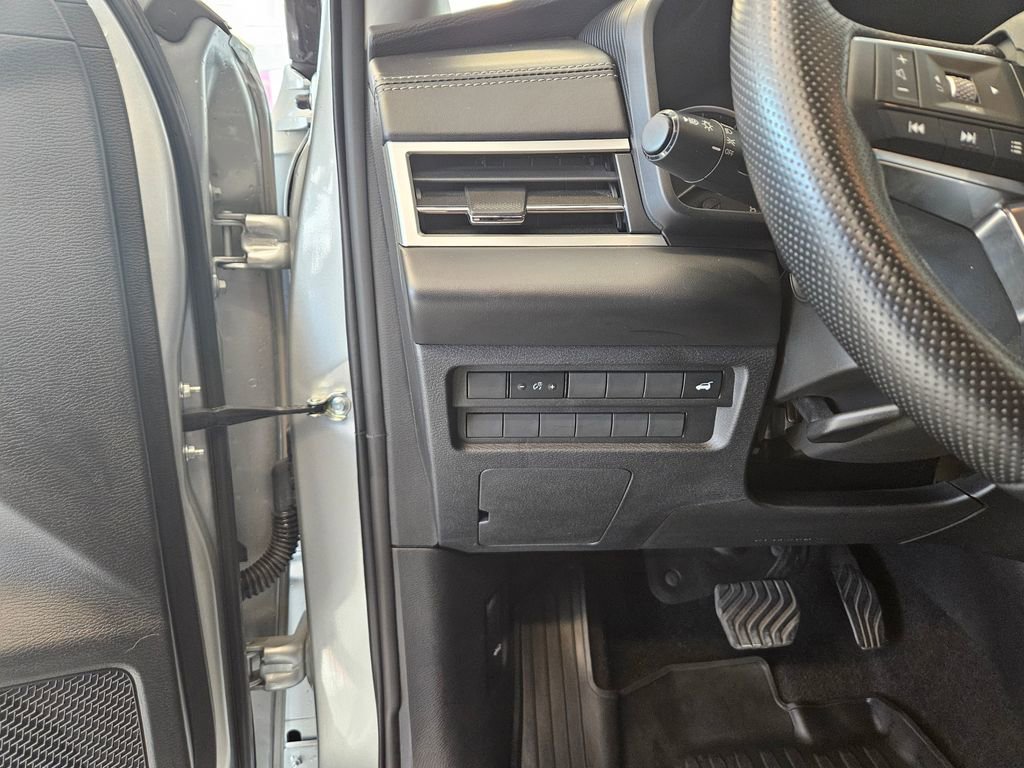 Used 2024 Mitsubishi Outlander SE image 16