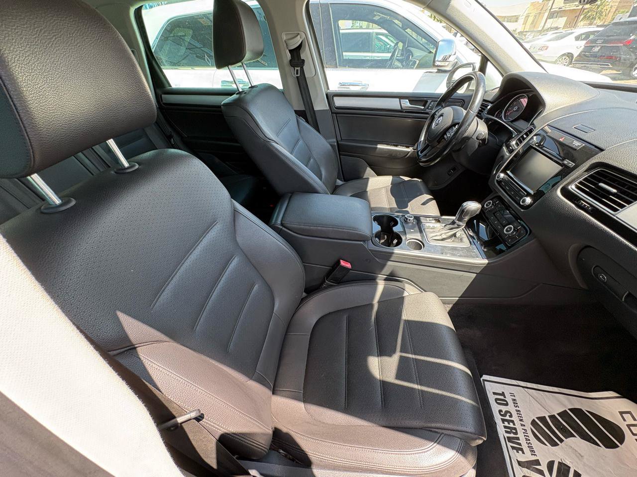Used 2014 Volkswagen Touareg Sport AWD/4WD image 20