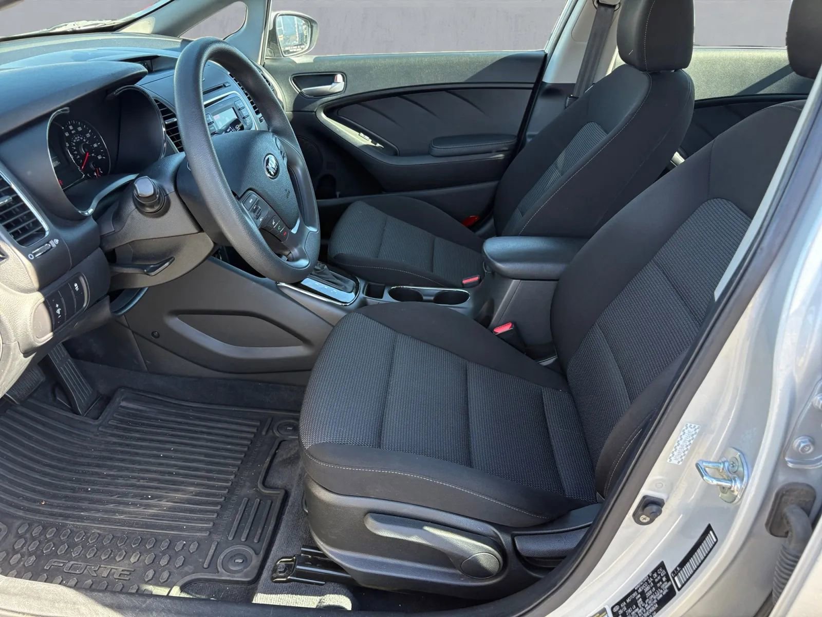 Used 2017 Kia Forte LX image 12