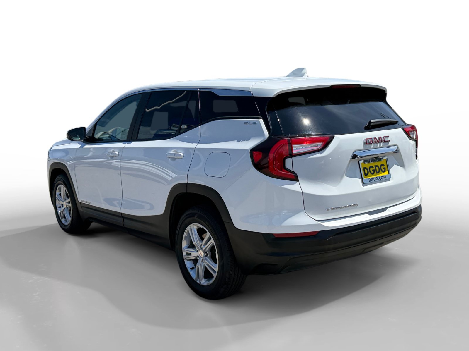 Used 2024 GMC Terrain SLE FWD image 3