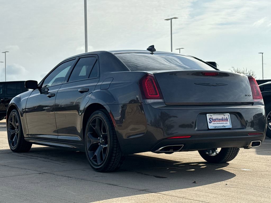 Used 2023 Chrysler 300 Touring L RWD image 6