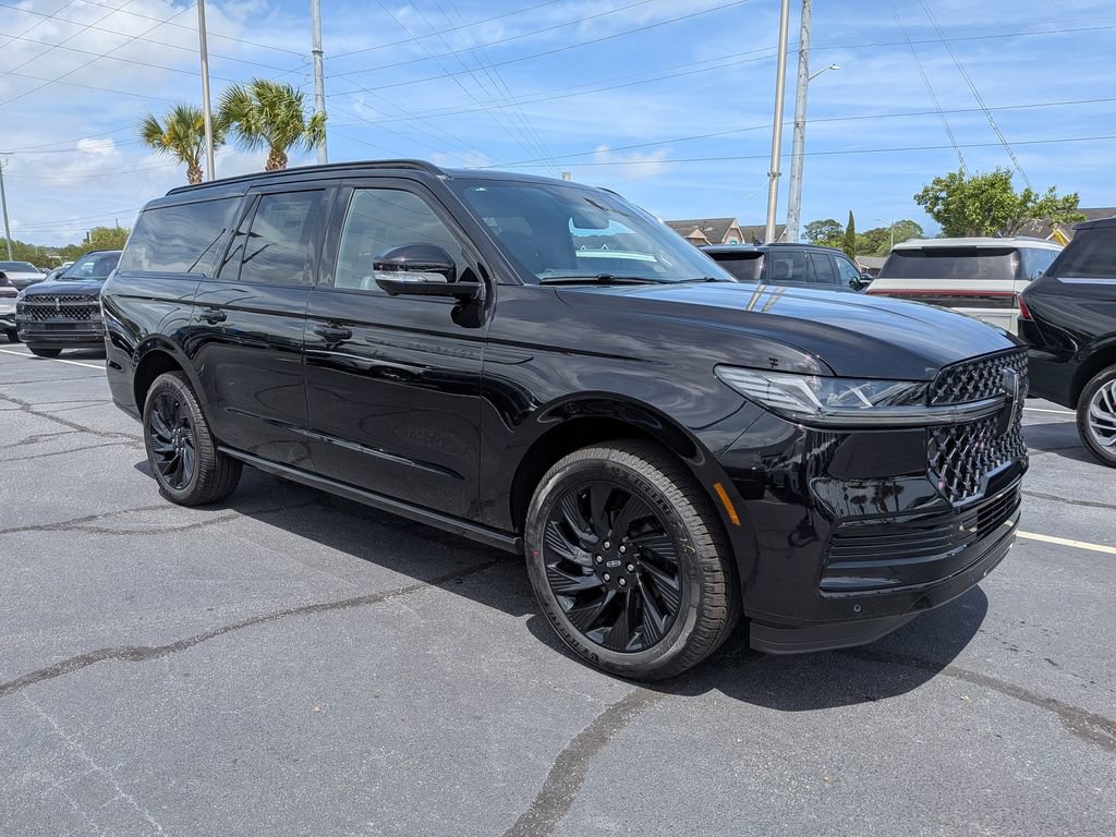 New 2026 Lincoln Navigator L Reserve w/ Jet Appearance Package AWD/4WD image 2
