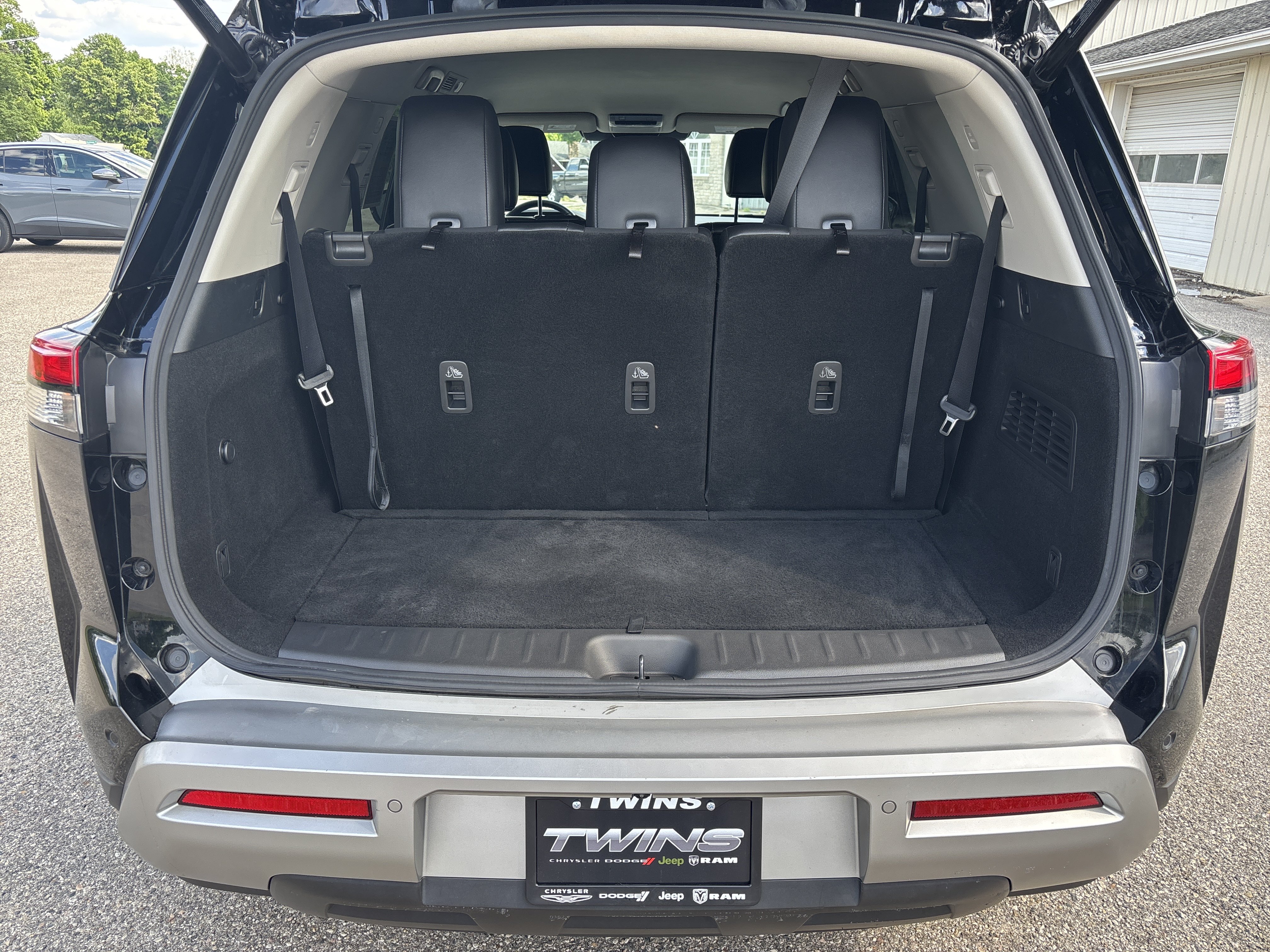 Used 2023 Nissan Pathfinder SL AWD/4WD image 7
