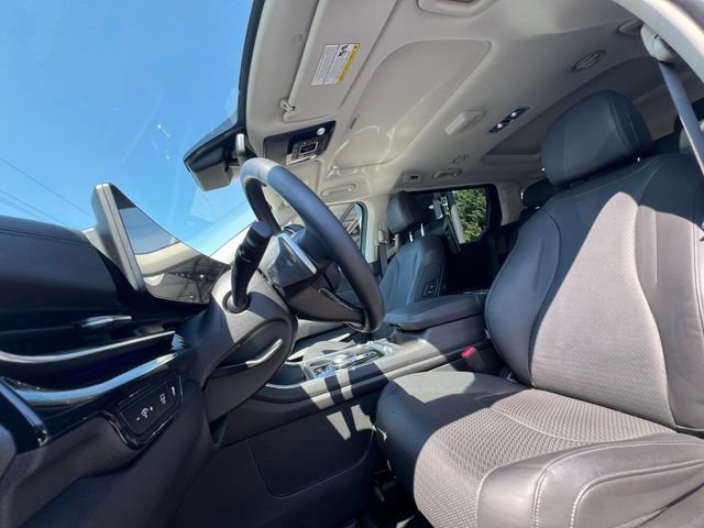 Certified 2025 Kia Carnival SX Prestige FWD image 16