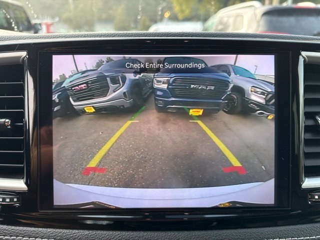 Used 2024 Chrysler Pacifica Limited FWD image 25