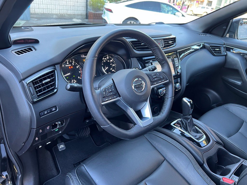 Used 2017 Nissan Rogue Sport SL w/ SL Premium Package FWD image 15