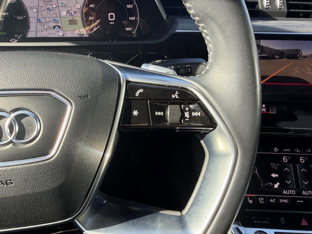 Used 2021 Audi e-tron Prestige w/ Prestige Package image 18