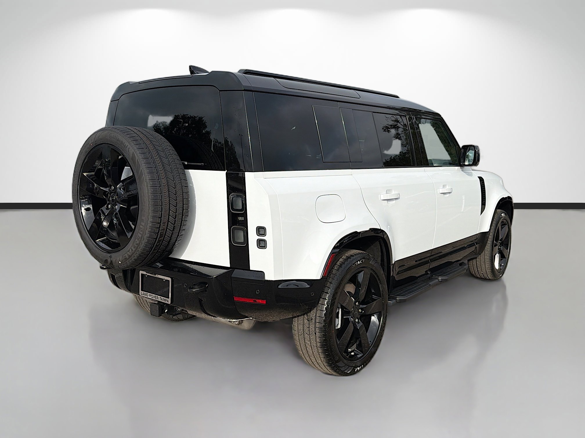 New 2026 Land Rover Defender 110 X-Dynamic SE image 5