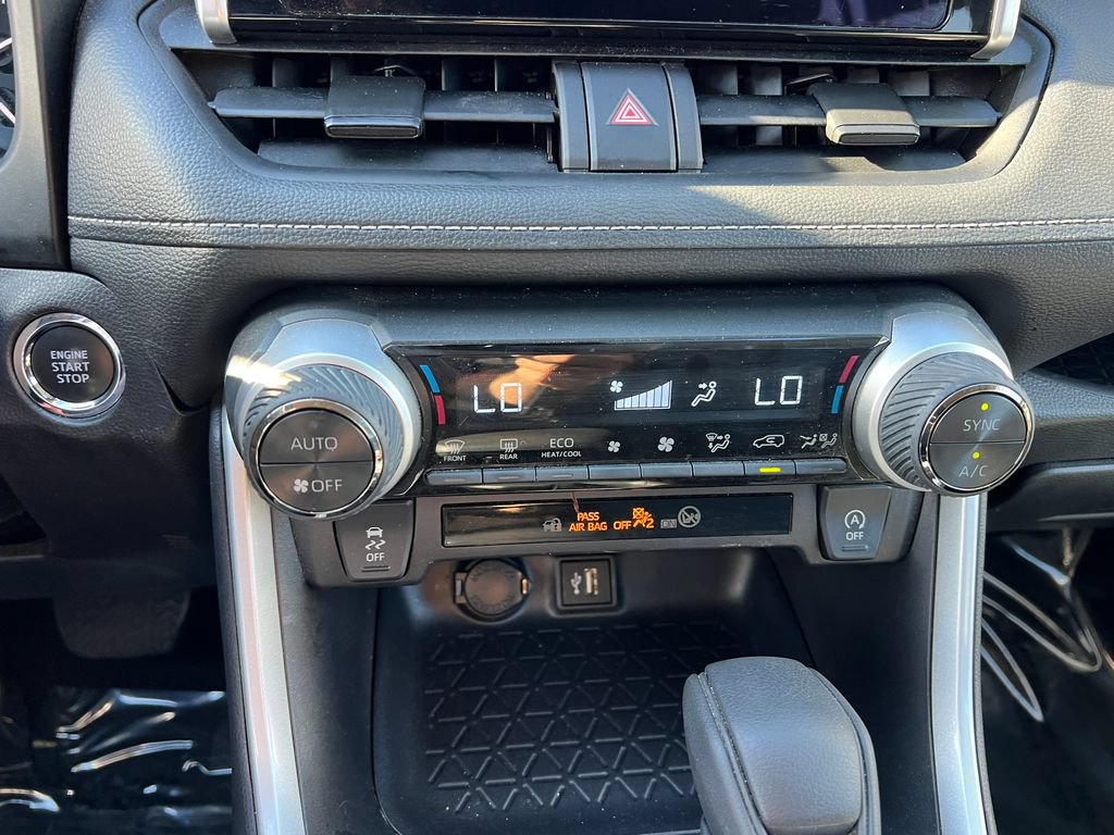 Used 2025 Toyota RAV4 XLE FWD image 30