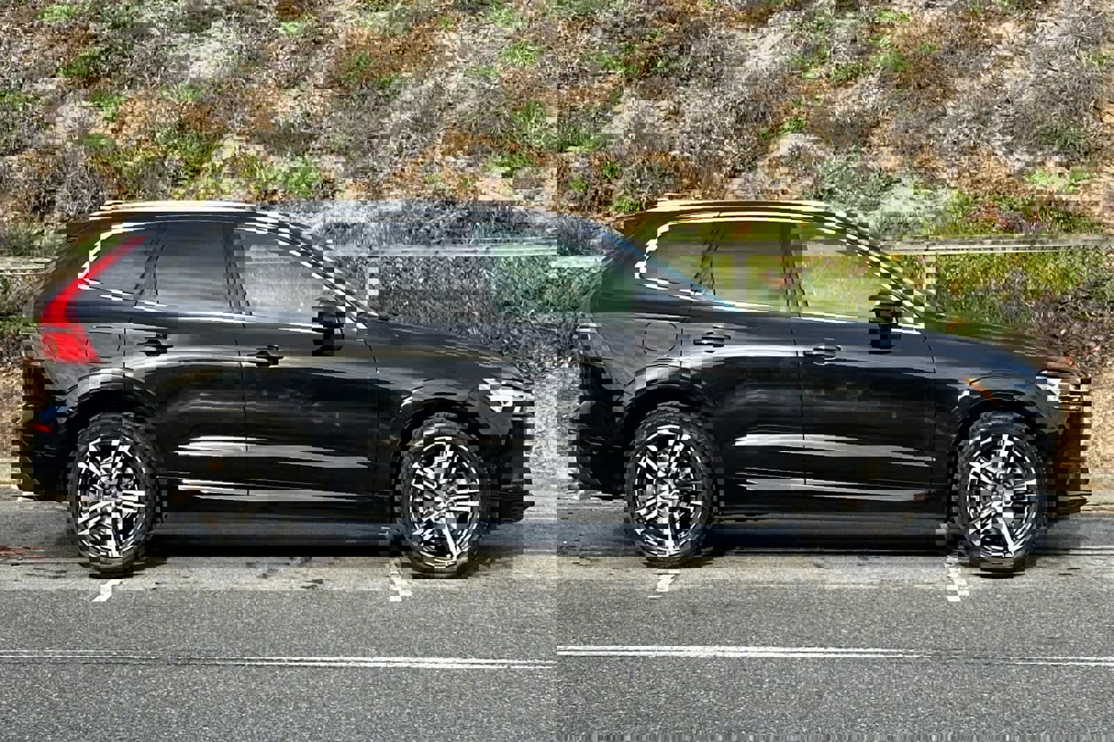 Used 2018 Volvo XC60 T5 Momentum w/ Convenience Package image 6