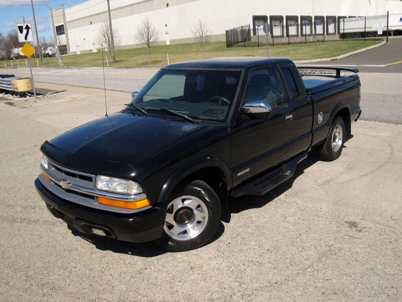 Used 2002 Chevrolet S10 Pickup 2WD Extended Cab w/ Comfort Convenience Pkg image 4