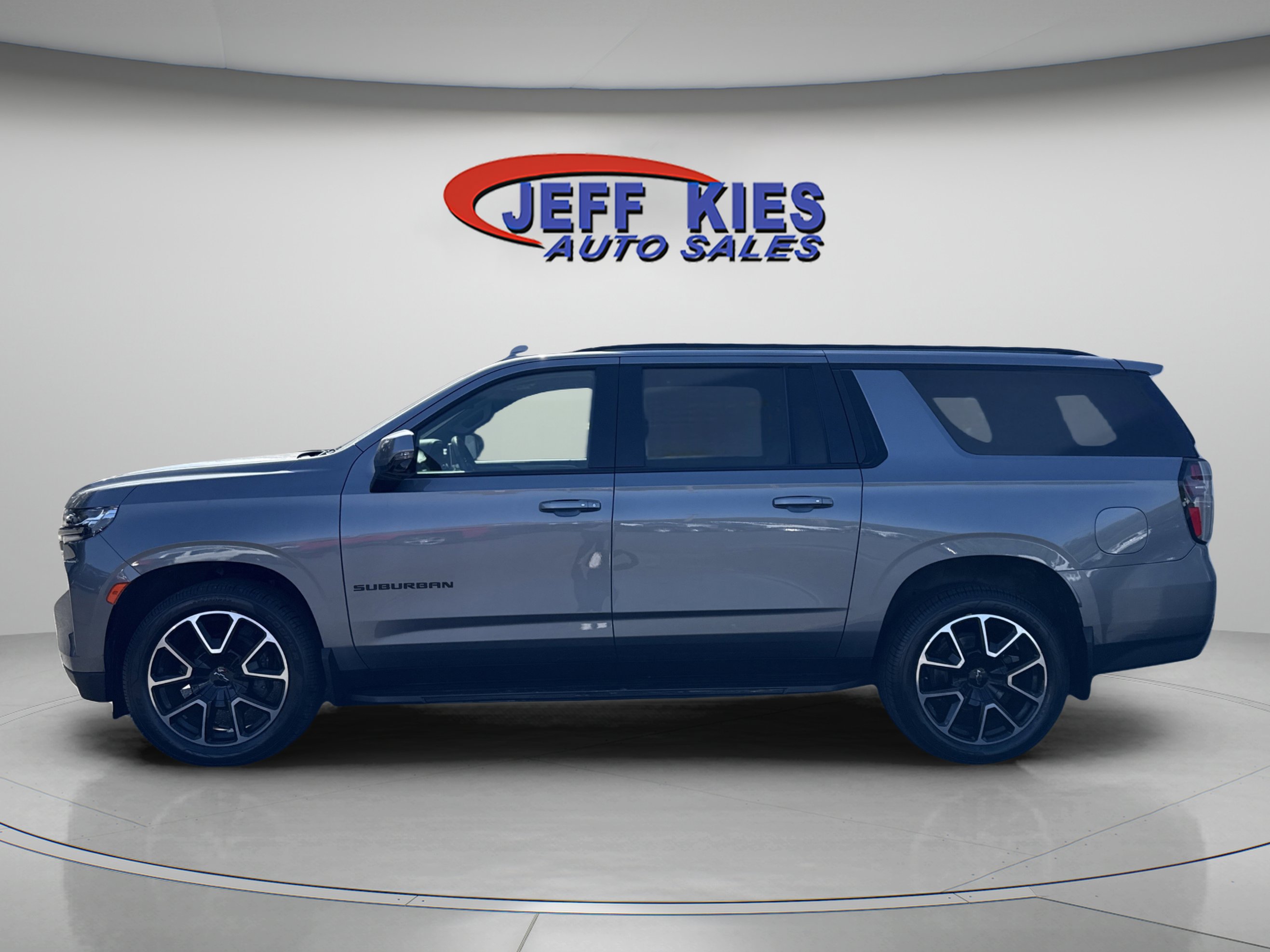 Used 2022 Chevrolet Suburban RST w/ Luxury Package image 4