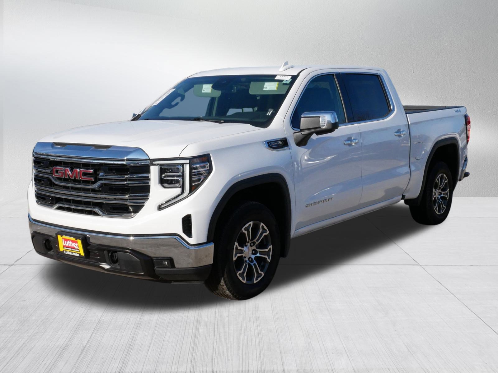 Used 2025 GMC Sierra 1500 SLT AWD/4WD image 3