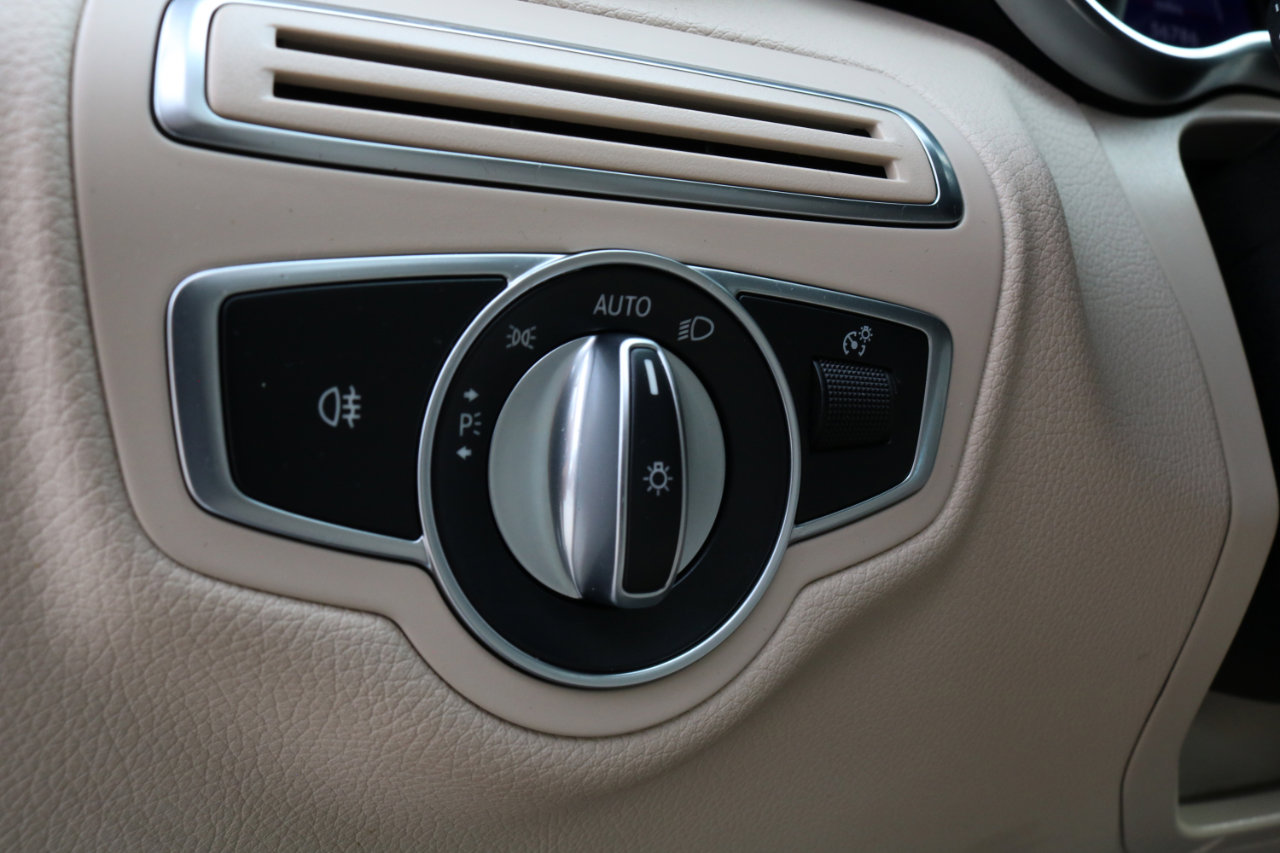 Used 2017 Mercedes-Benz C 300 4MATIC Sedan image 32