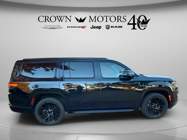 Used 2023 Jeep Wagoneer Series II AWD/4WD image 6