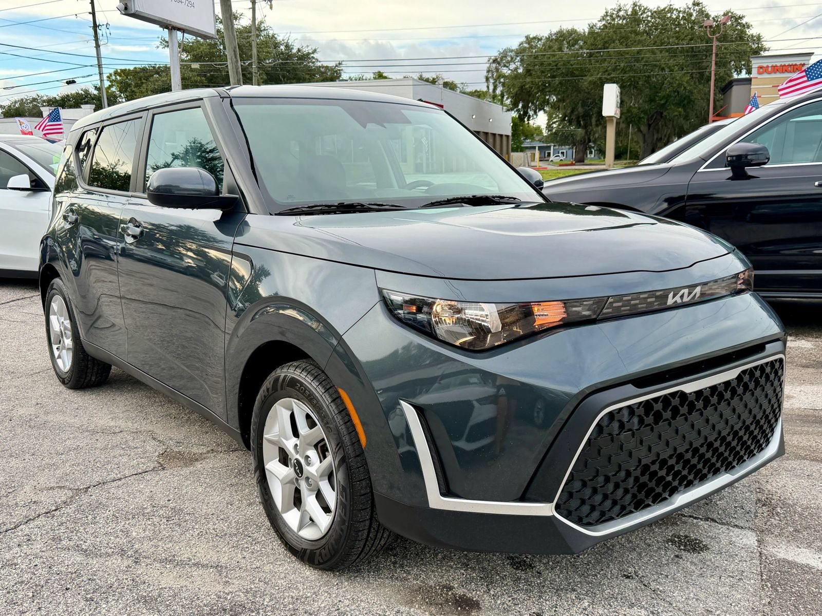 Used 2025 Kia Soul LX w/ LX Technology Package FWD image 3