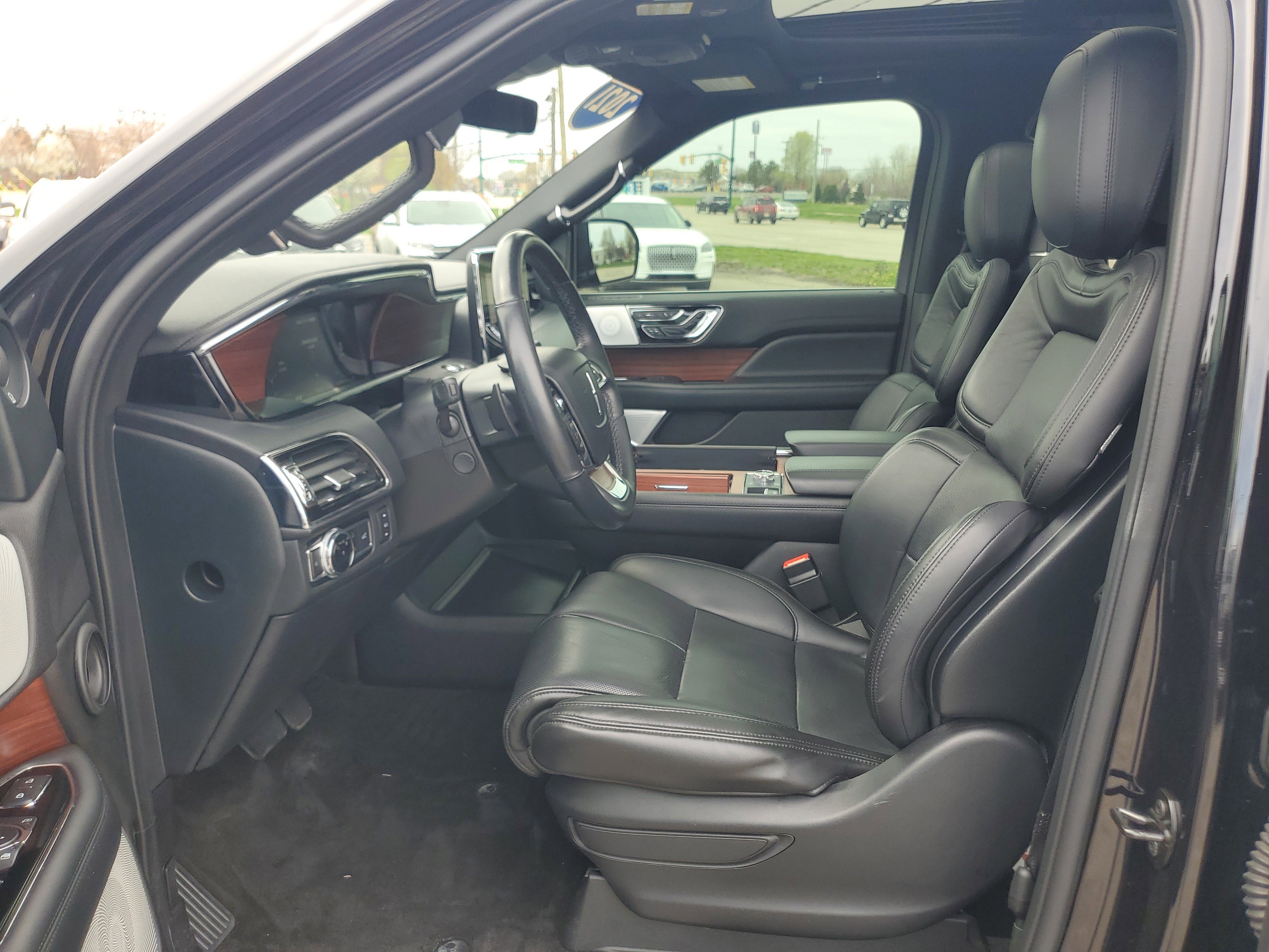Certified 2021 Lincoln Navigator Reserve w/ Luxury Package AWD/4WD image 12