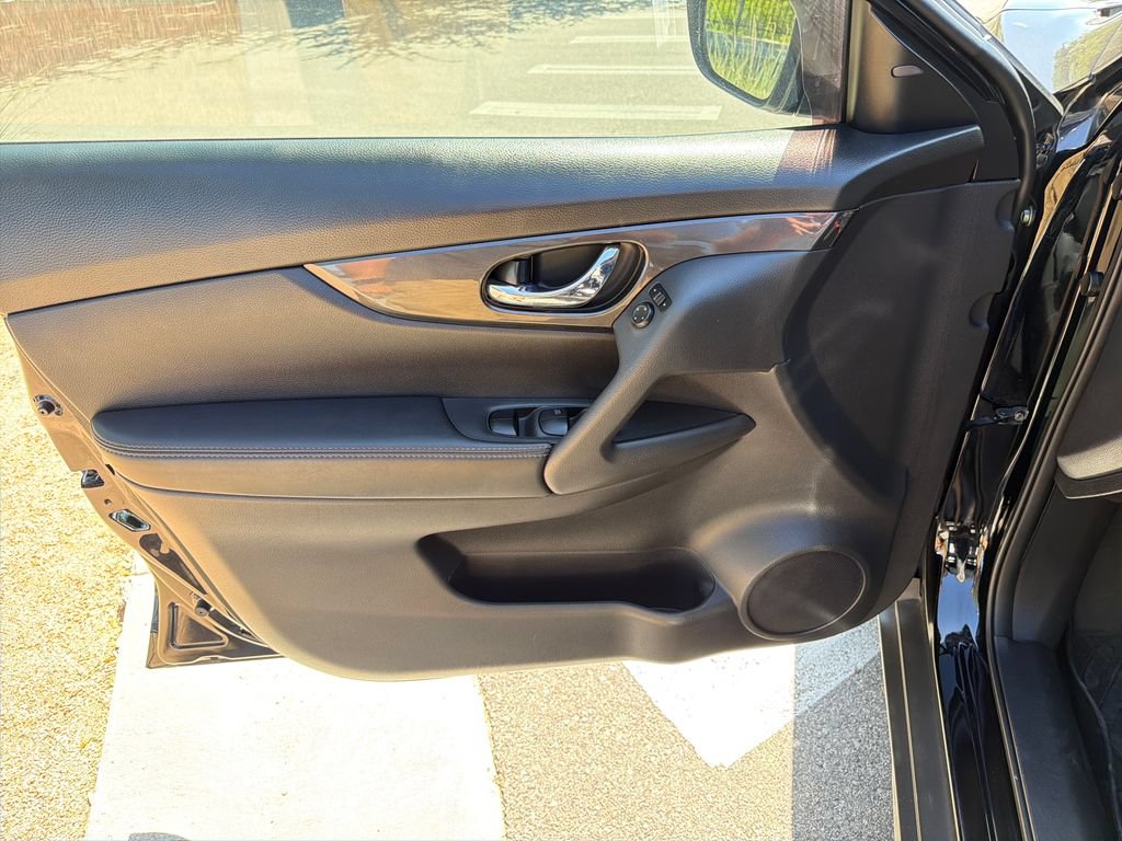 Used 2018 Nissan Rogue S w/ S Value Package FWD image 18