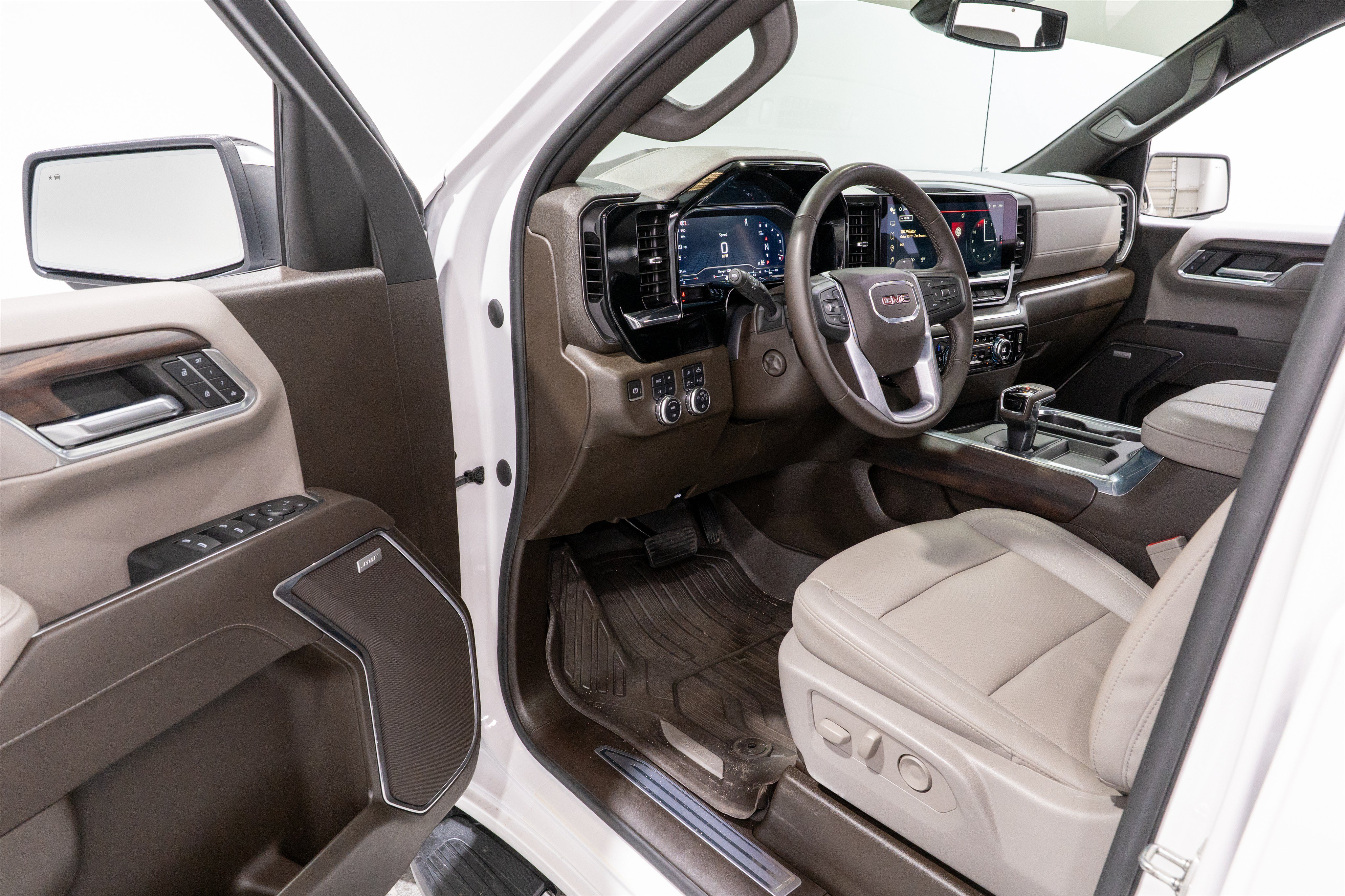 Used 2024 GMC Sierra 1500 SLT w/ SLT Convenience Package AWD/4WD image 13