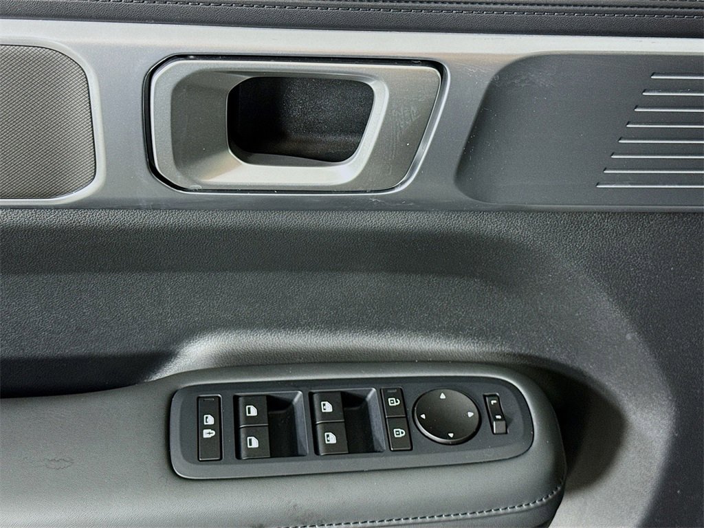 Certified 2025 Hyundai Santa Fe SEL image 24