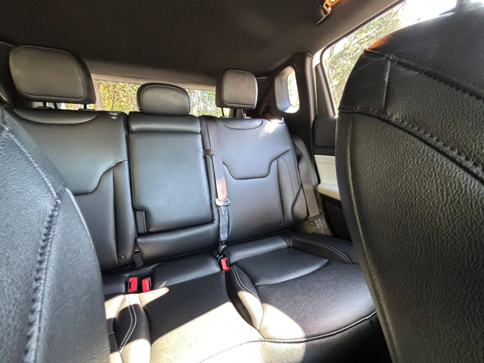 Used 2025 Jeep Compass Limited image 37