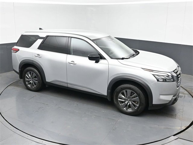 Used 2024 Nissan Pathfinder S image 1