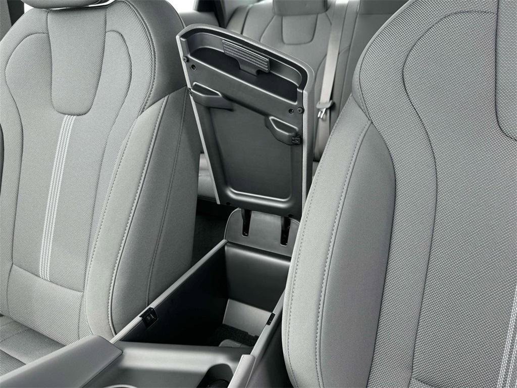 New 2025 Hyundai Elantra SE image 18