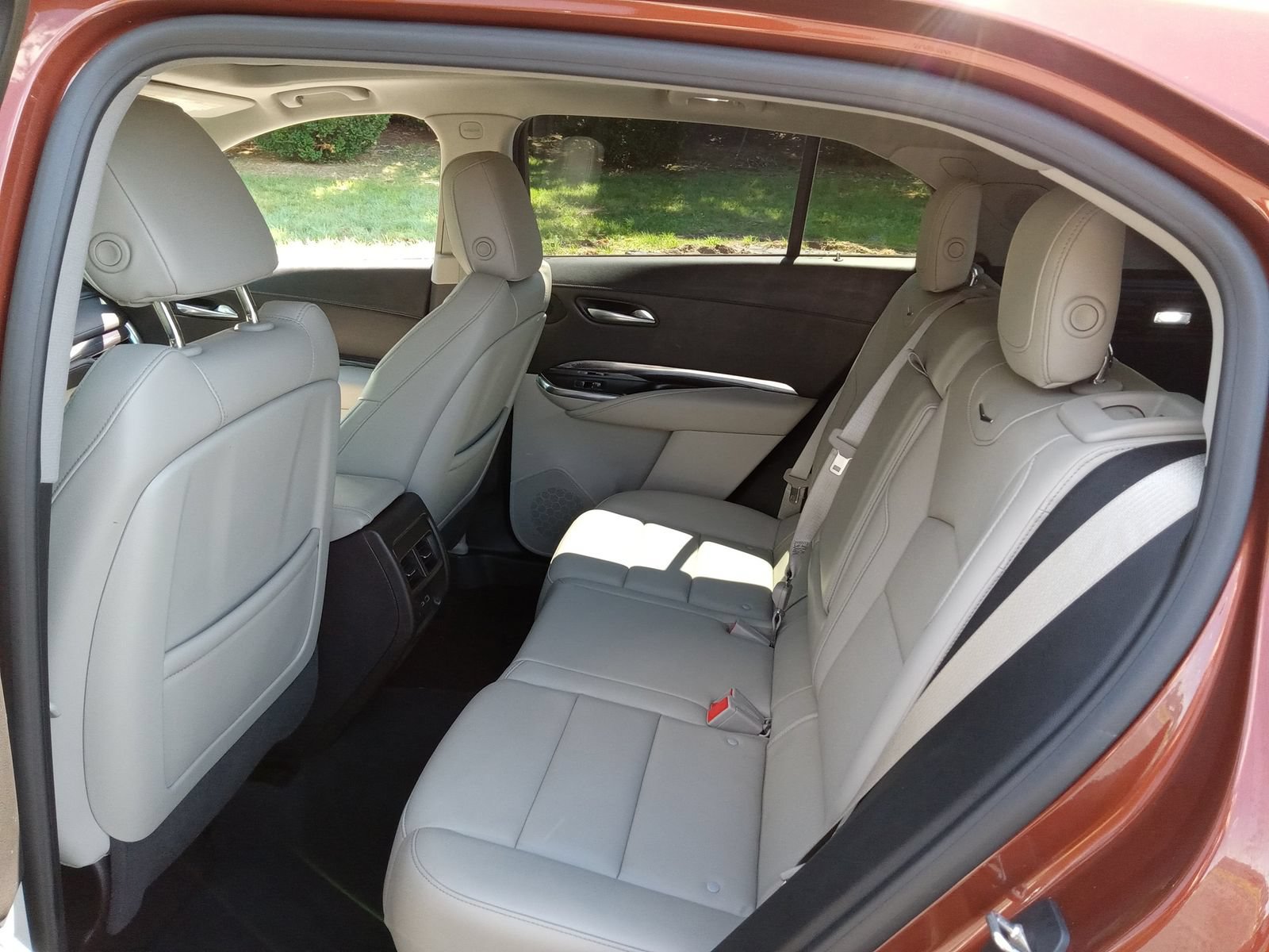 Used 2019 Cadillac XT4 Luxury w/ Cold Weather Package AWD/4WD image 24