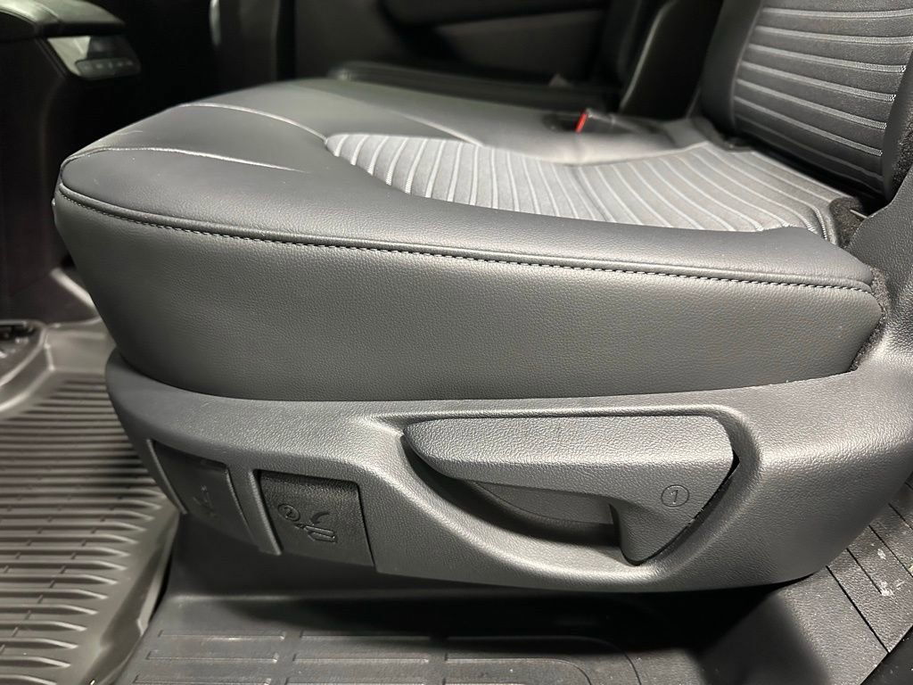 Used 2025 Toyota Highlander XSE AWD/4WD image 48
