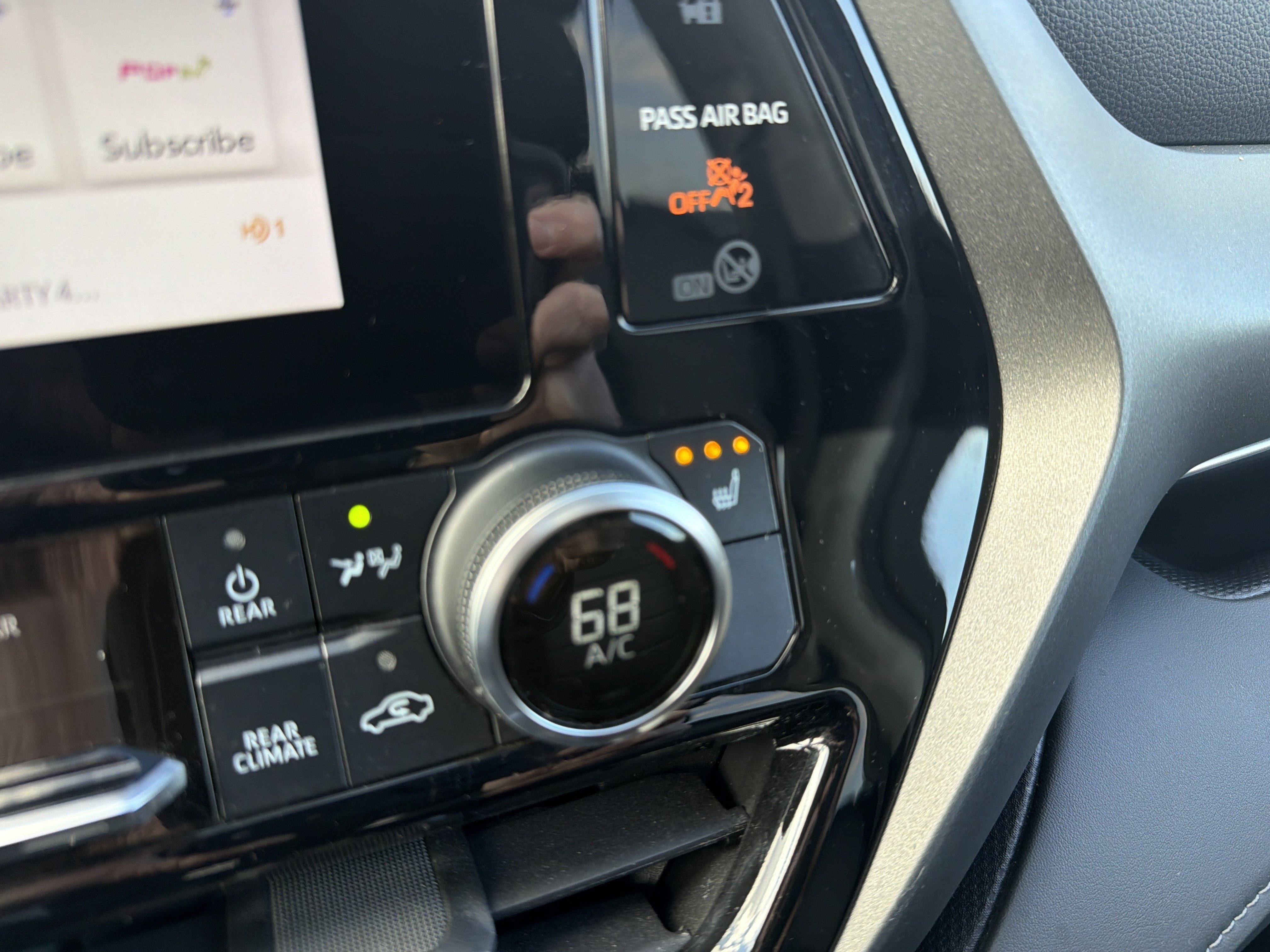 Used 2023 Toyota Highlander XLE AWD/4WD image 20