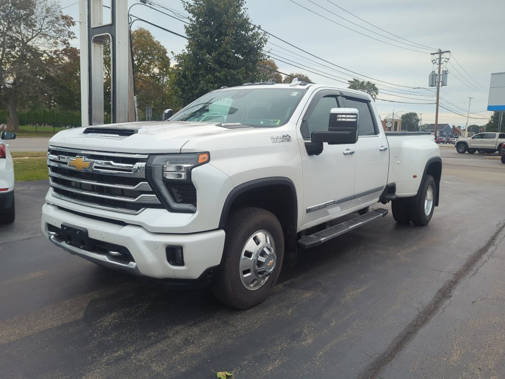 Used 2025 Chevrolet Silverado 3500 High Country w/ High Country Premium Package AWD/4WD image 5