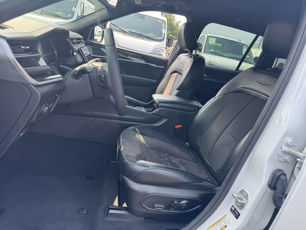 Used 2023 Jeep Grand Cherokee Trailhawk image 7