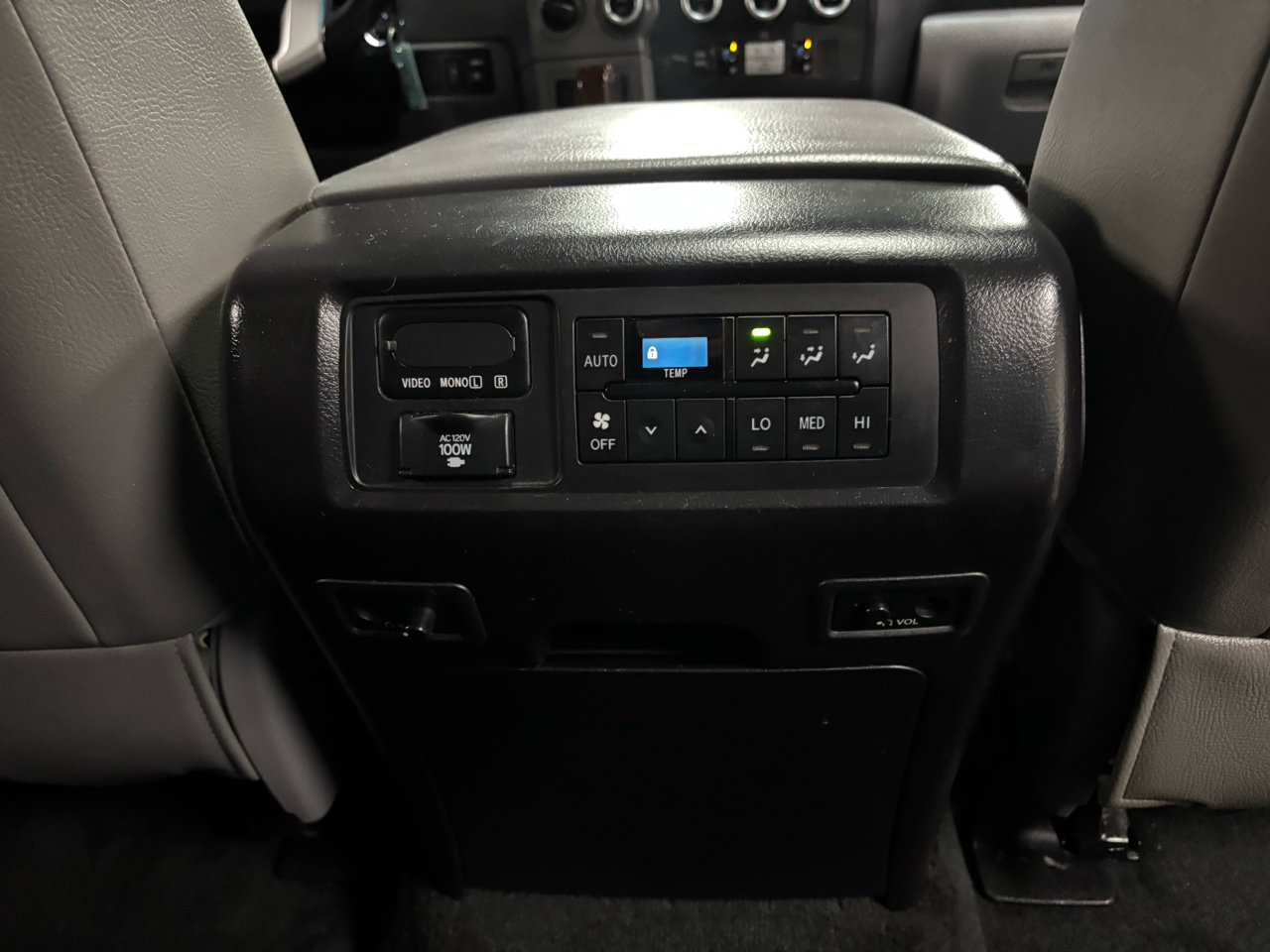 Used 2016 Toyota Sequoia Platinum image 24