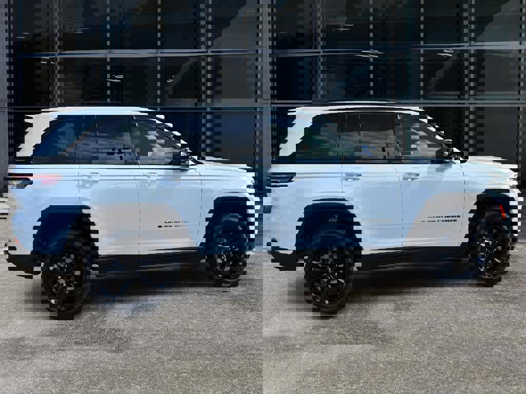 New 2025 Jeep Grand Cherokee Limited w/ Black Appearance Package image 8