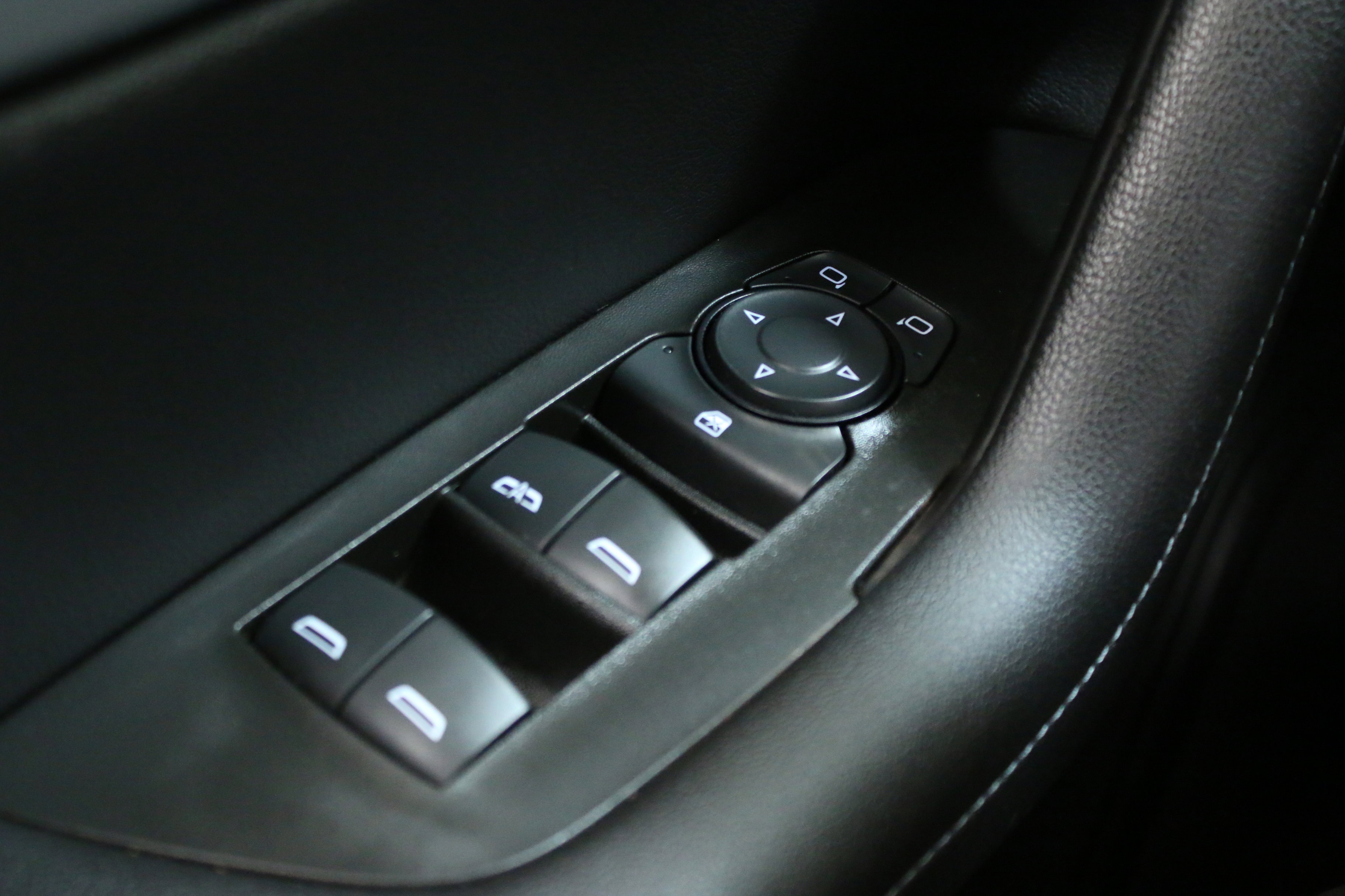 Used 2021 Chevrolet Blazer LT AWD/4WD image 16