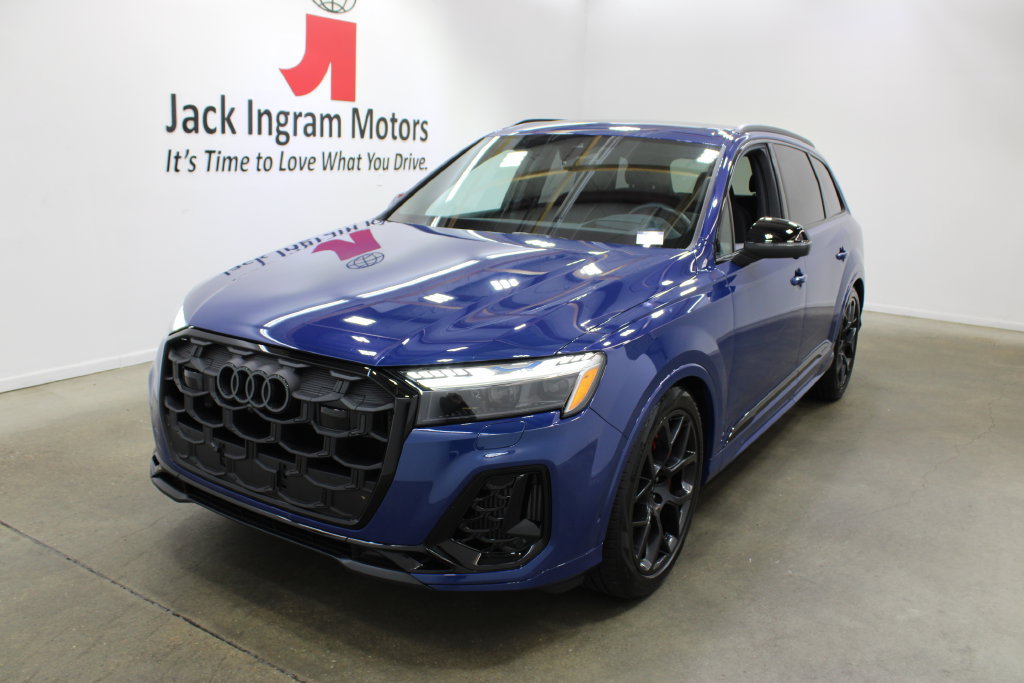 Used 2025 Audi SQ7 Prestige AWD/4WD image 2