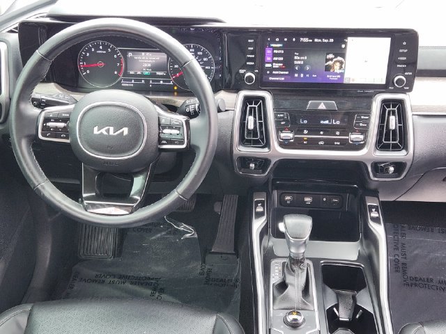 Used 2023 Kia Sorento S w/ Panoramic Sunroof Package AWD/4WD image 29