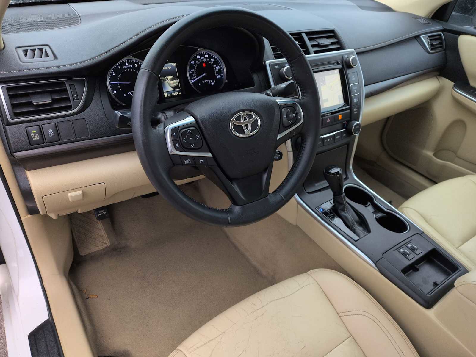 Used 2016 Toyota Camry XLE w/ Moonroof Package image 2