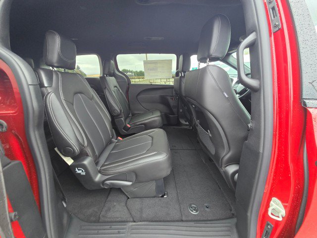 New 2026 Chrysler Pacifica Select w/ S Appearance Package FWD image 14