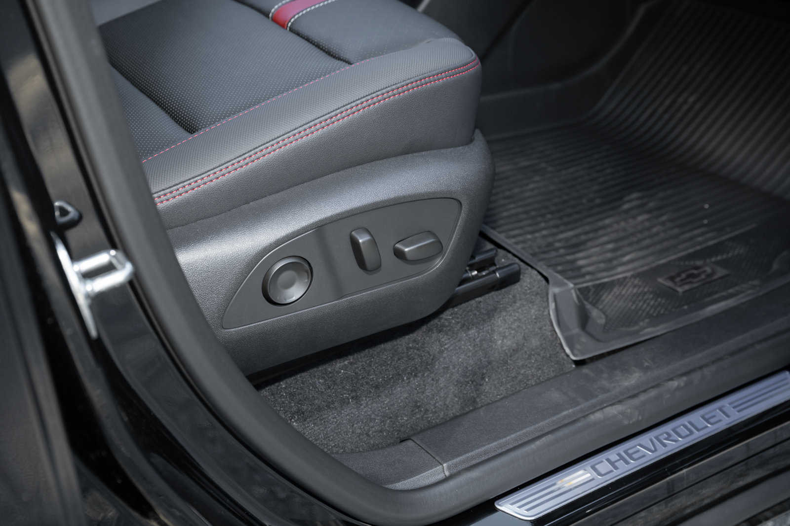 New 2026 Chevrolet Traverse RS w/ LPO, Floor Liner Package image 42