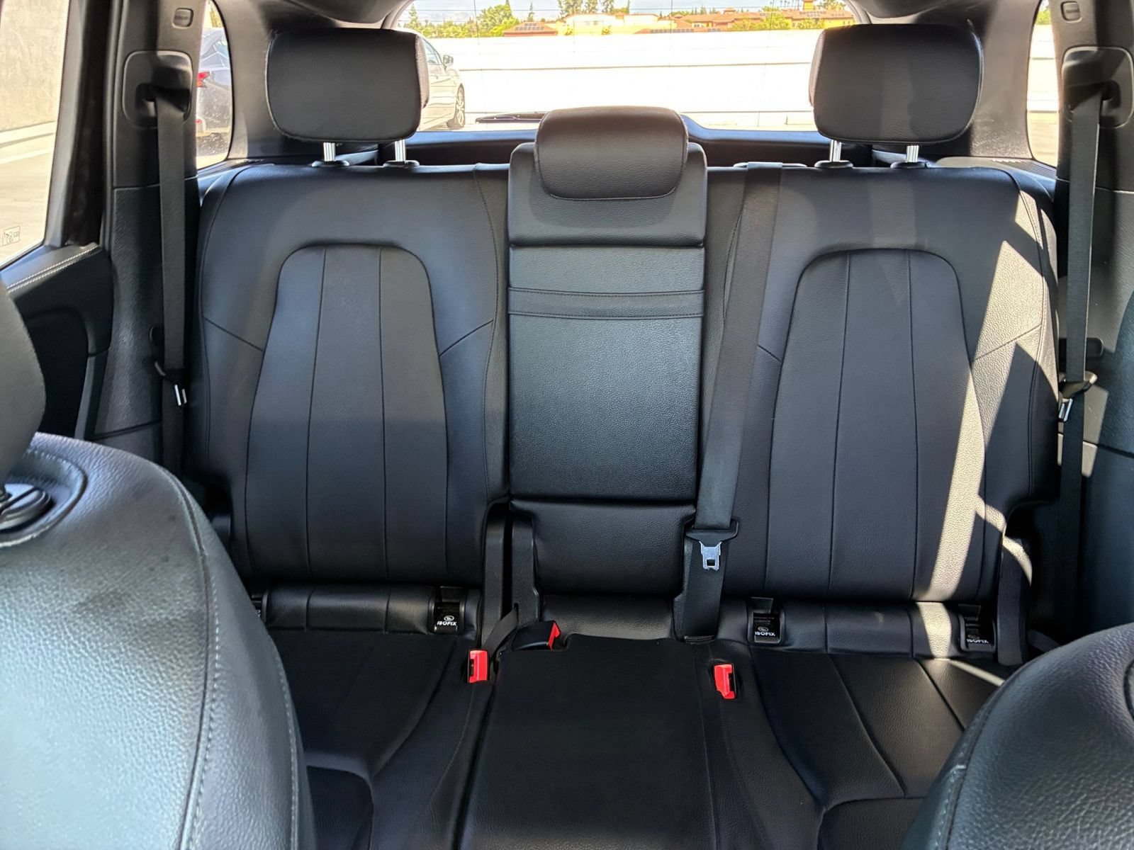 Used 2025 Mercedes-Benz GLB 250 4MATIC image 40