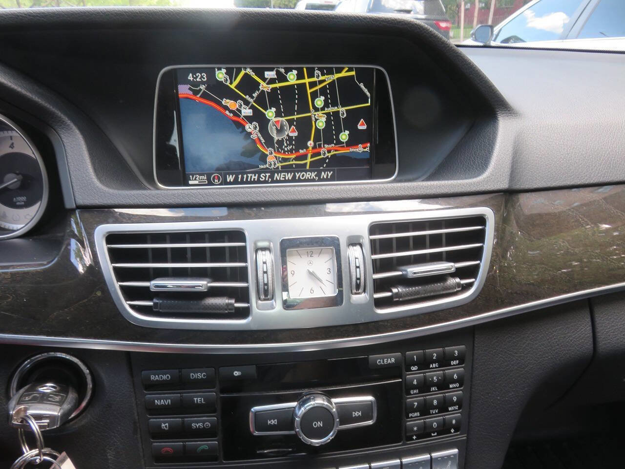 Used 2014 Mercedes-Benz E 550 4MATIC Sedan image 17