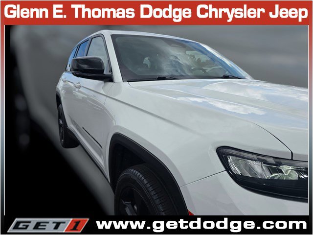 Certified 2023 Jeep Grand Cherokee Limited w/ Luxury Tech Group II RWD image 4