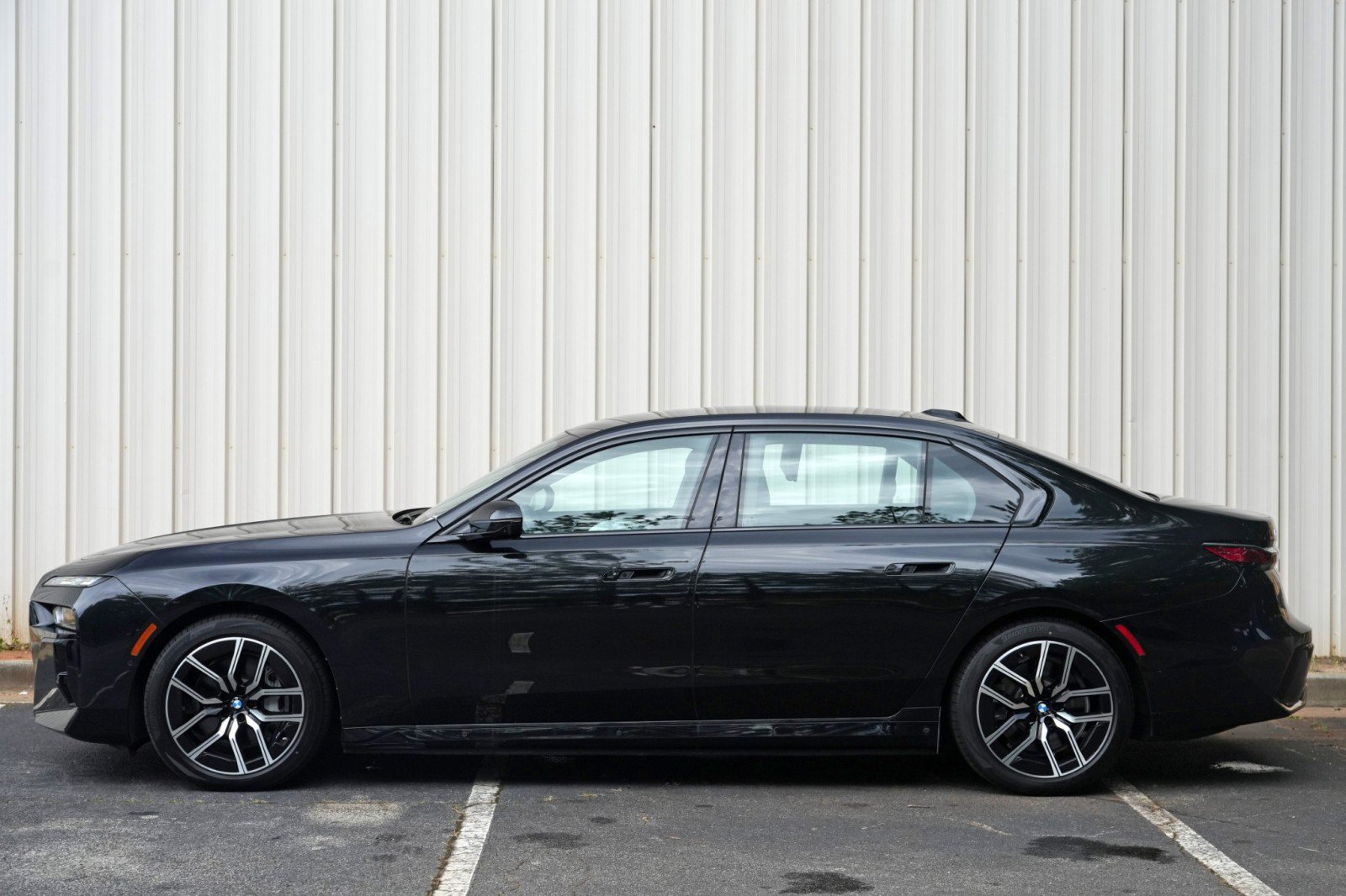 Used 2023 BMW i7 xDrive60 w/ Executive Package 2 AWD/4WD image 70