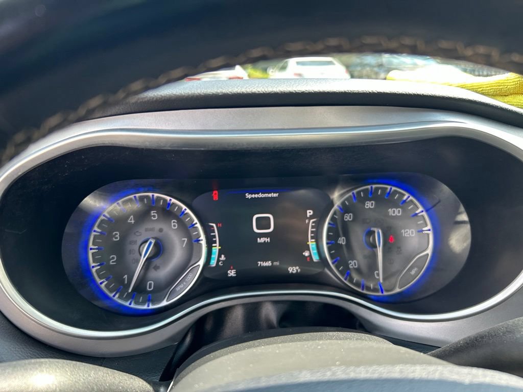 Used 2018 Chrysler Pacifica Touring-L Plus w/ S Appearance Package FWD image 10