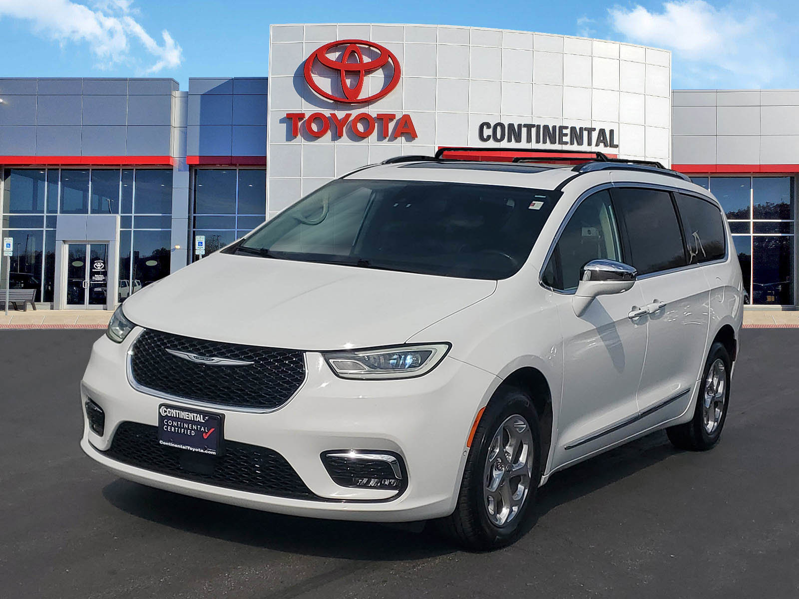 Used 2021 Chrysler Pacifica Limited w/ Uconnect Theater Family Group AWD/4WD image 3